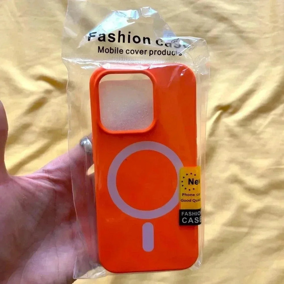 Elevate Your iPhone Experience: Stylish Cases for iPhone 15 - Picture 1 of 2